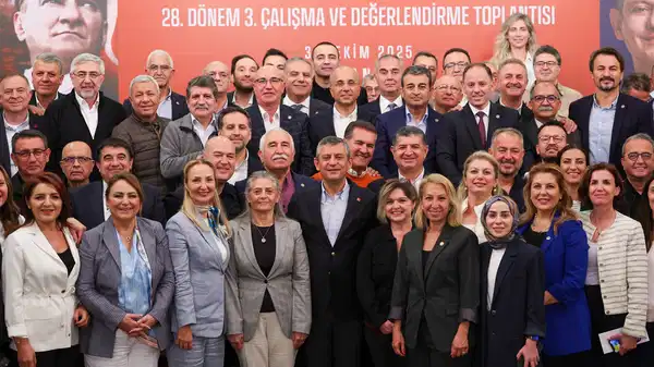 AKP ile makası giderek açan CHP, 20’den fazla şirkete göre merkez parti kimliği kazanıyor: İktidar olma hesapları