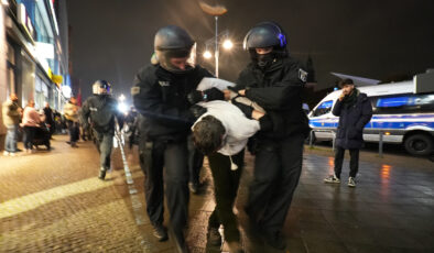Alman polisinden Gazze eylemcilerine bir kez daha sert müdahale