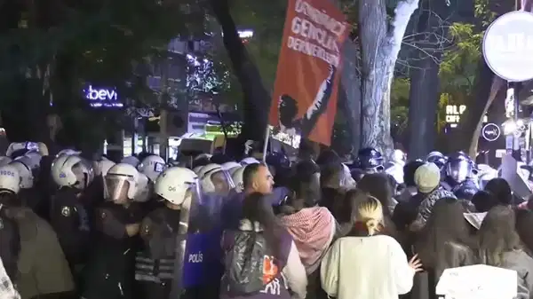 Ankara’da Filistin’e destek eylemine polis müdahalesi: Çok sayıda kişi gözaltına alındı