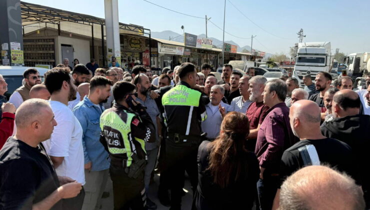 Antakya’da esnaf, elektrik kesintilerini protesto etti