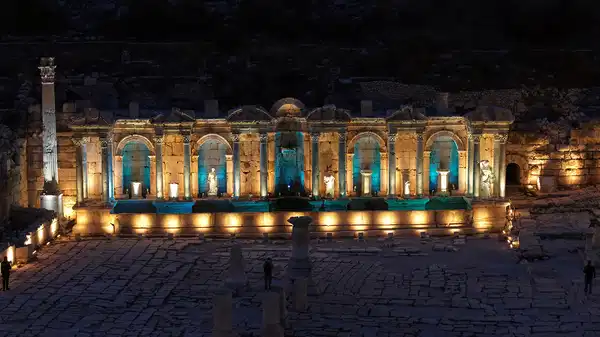 ‘Aşkların ve imparatorların şehri Sagalassos’ta ışıklar gece müzeciliği için yandı