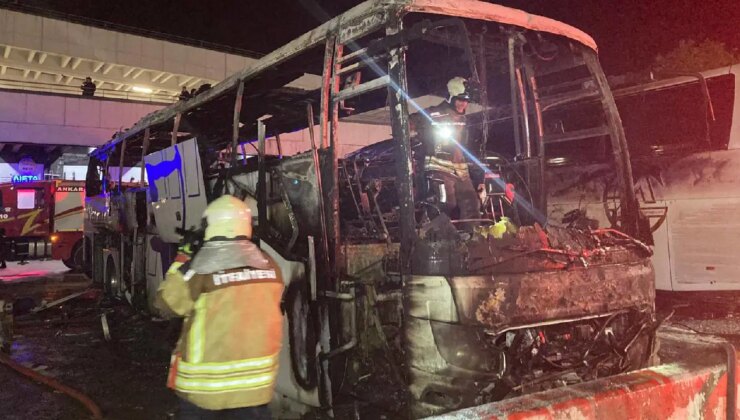 AŞTİ’de park halindeki yolcu otobüsünde yangın!