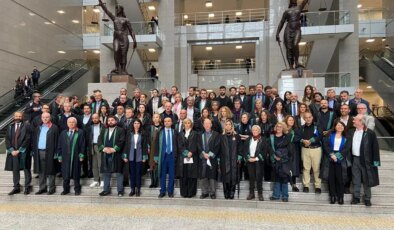 Avukatlar ‘Savunma Nöbeti’ne devam etti: ‘Bu toplumun kaderi, tek tek insanların erdemine bırakılamayacak kadar büyük’