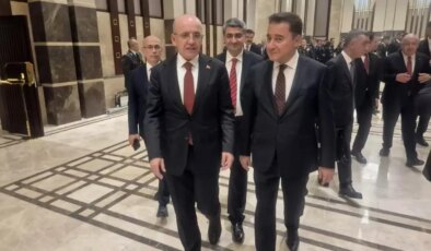 Bakan Şimşek ve Babacan bir araya geldi: İkilinin ne konuştuğu ortaya çıktı!