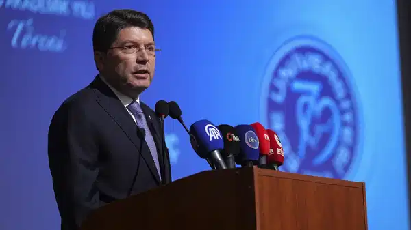 Bakan Tunç’tan ‘beyin göçü’ tepkisi: Gençlere ‘Bu ülkede yaşanmaz’ diyenler var…