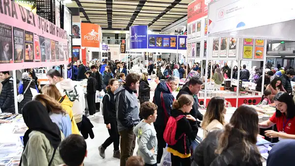 Balıkesir Kitap Fuarı’na yoğun ilgi: 50 bin kitapsever