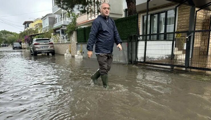 Balıkesir’de sağanak etkili oldu: Cadde ve sokaklar göle döndü