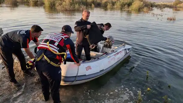 Baraj kapakları açıldı, aile mahsur kaldı