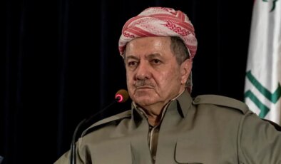 Barzani’den seçimler öncesi ‘Türkçe’ açılımı: Erbil’i afişlerle donattı