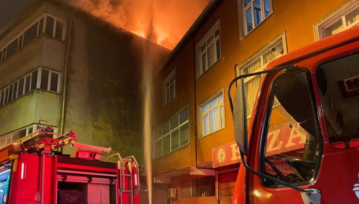 Beyoğlu’nda panik anları: Sevgilisi işyerine almayınca binayı kundakladı!