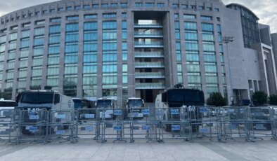 Binlerce yurttaş İmamoğlu için Çağlayan’a akın etti… TBB Yönetim Kurulu üyesi Aytaç: ’12 Eylül döneminde dahi böyle bir uygulamayla karşılaşılmadı’