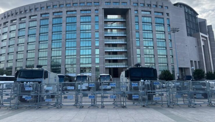 Binlerce yurttaş İmamoğlu için Çağlayan’a akın etti… TBB Yönetim Kurulu üyesi Aytaç: ’12 Eylül döneminde dahi böyle bir uygulamayla karşılaşılmadı’