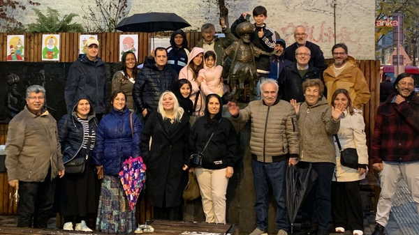 Brüksel’deki Nasrettin Hoca heykeli, ‘Dünya Gülümseme Günü’nde temizlendi