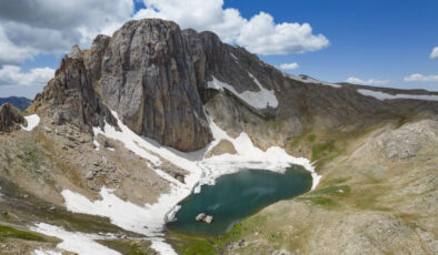Bulutların üstünde: Buyer Gölü
