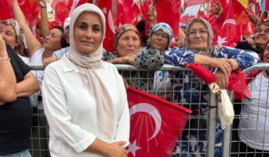 CHP Aksu Kadın Kolları Başkanı Menzil Çakmak görevinden istifa etti