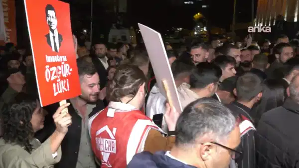 CHP Ankara Gençlik Kolları üyeleri, Adalet Bakanlığı’na yürüdü