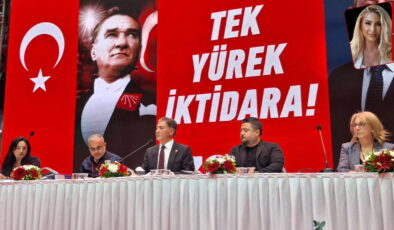 CHP İzmir’de kongre günü: Çağatay Güç, yeni il başkanı seçildi