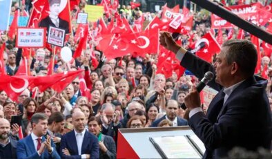 CHP lideri Özel ‘19 Mart darbesini’ Avrupa’nın kalbine taşıdı, Brüksel’de on binlere seslendi: AB yolu CHP’den geçer