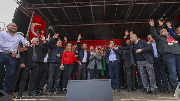 CHP’nin Brüksel mitinginde Avrupalı sosyal demokrat liderlerden destek mesajları: ‘Demokrasiyi savunanları savunun’