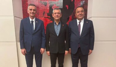 CHP’ye katılması bekleniyor: Bağımsız Milletvekili Ümit Dikbayır, Özgür Özel ile görüştü