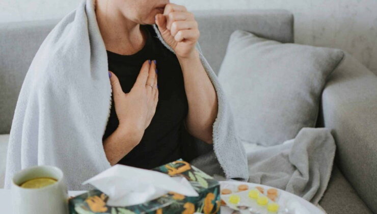 Ciğerleri rahatlatıyor, boğaz tahrişini önlüyor: Kuru öksürüğe anında etki eden 7 doğal yöntem