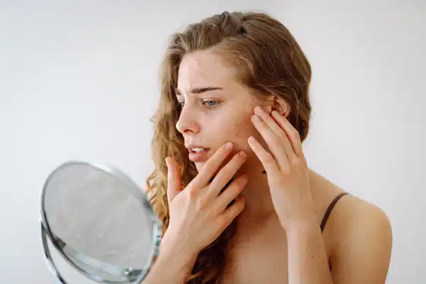 Cilt hastalıklarına yol açıyor, erken yaşlanmaya sebep oluyor: Cilt bakımında sık yapılan 7 hata