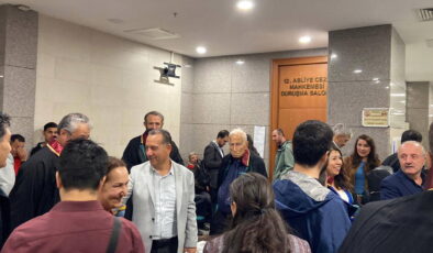 Cumartesi Anneleri’nin eyleminde avukat Murat Çelik’i darbederek gözaltına alan 5 polisin ilk duruşması görüldü