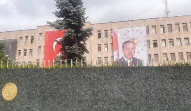 Cumhuriyet tarihinde bir ilk! 29 Ekim için TSK binasında ‘Erdoğan’ın da posteri asıldı