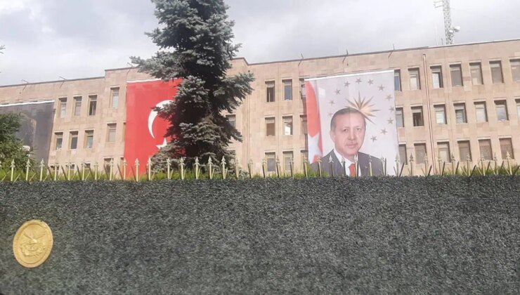 Cumhuriyet tarihinde bir ilk! 29 Ekim için TSK binasında ‘Erdoğan’ın da posteri asıldı