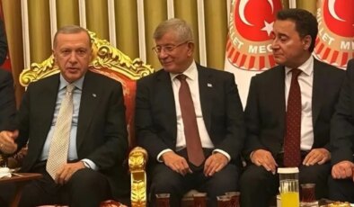 Davutoğlu’ndan resepsiyon açıklaması: ‘Surat asmanın alemi ne?’