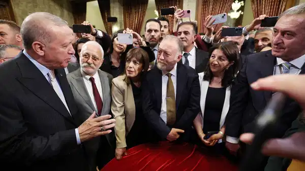 DEM Parti Eş Genel Başkanı Bakırhan’dan ‘fotoğraf’ eleştirilerine yanıt: ‘Bunu yapanlar iyi niyetli değil…’