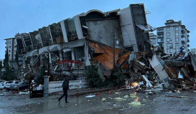 Depremde 65 kişiye mezar olmuştu… Sueda Kent Sitesi davasında kardeşlerini kaybeden müşteki isyan etti: ‘Müteahhitler, belediyeler, devlet suçlu değilse kim suçludur?’