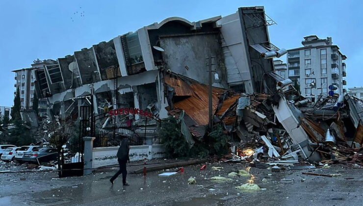 Depremde 65 kişiye mezar olmuştu… Sueda Kent Sitesi davasında kardeşlerini kaybeden müşteki isyan etti: ‘Müteahhitler, belediyeler, devlet suçlu değilse kim suçludur?’