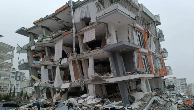 Depremde yıkılan Burak Yapı Sitesi davasında kamu görevlileri ilk kez hakim karşısına çıktı: Savunmaları ‘pes’ dedirtti!