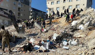 Depremde yıkılan Firuz Mutlu Apartmanı davası ertelendi: Müşteki avukatından çağrı