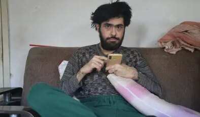 Depremden sonra kendini eve kapattı… Telefon bağımlısı genç ne duş alıyor ne de tırnaklarını kesiyor! ‘Elimde olsa tuvalete gitmem’