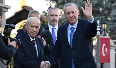 Devlet Bahçeli 29 Ekim resepsiyonuna katılmadı… Kulisler hareketlendi: AKP yeni ittifak arayışı içinde mi?