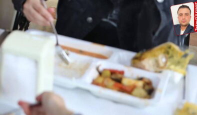 Devlet okulundaki çocuklar açken Bakan Memişoğlu özel okulda öğüt verdi: Devlet okulunda yemek yok, özel okulda tavsiye çok