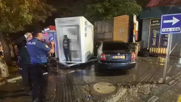 Direksiyon başında epilepsi nöbeti geçirdi, ATM’ye çarptı