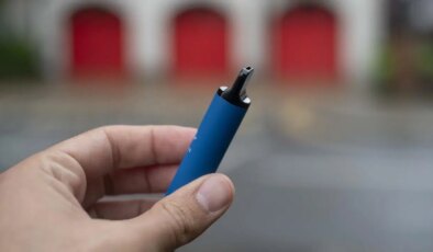 Elektronik sigara, sigara içmeyen gençleri hedef alıyor