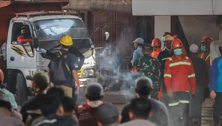 Endonezya’da çöken okul binasında ölü sayısı artıyor