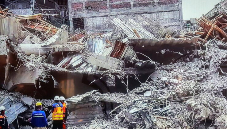 Endonezya’da ‘kaçak kat’ çıkılmaya başlanan yatılı okul binası çöktü: Çok sayıda öğrenci hayatını kaybetti