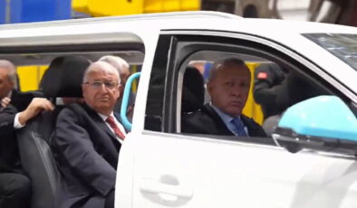Erdoğan özel üretim ‘limuzin tarzı’ Togg’la törene katıldı