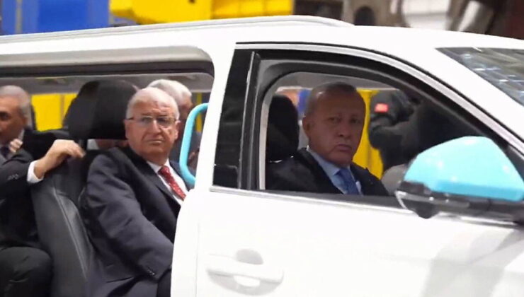 Erdoğan özel üretim ‘limuzin tarzı’ Togg’la törene katıldı