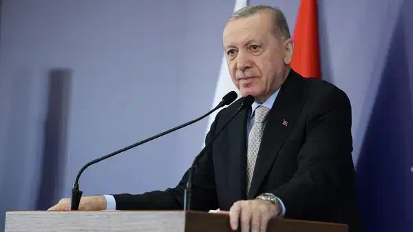 Erdoğan’dan kürsüde ‘fotoğraf’ yanıtı! ‘Yeni anayasa’ mesajı verdi, CHP’yi hedef aldı: ‘Maskeli linç korosu CHP’nin eseri!’