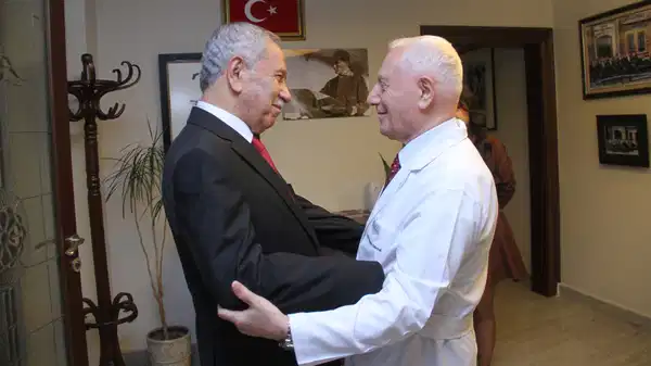 Ergenekon’a ‘Türkiye’nin bağırsak temizliği’ diyen Bülent Arınç’tan ‘Mehmet Haberal’ açıklaması: ‘Yaşamı gasbedildi’