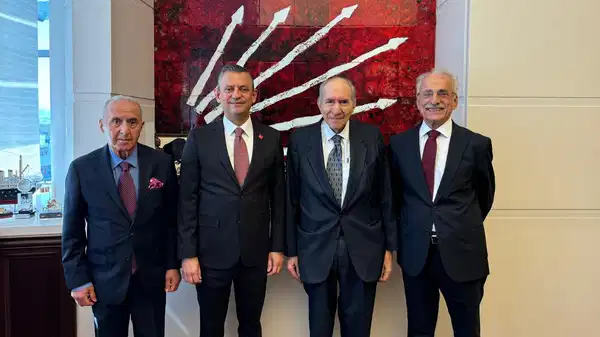 Eski CHP Genel Başkanı Hikmet Çetin hastaneye kaldırıldı