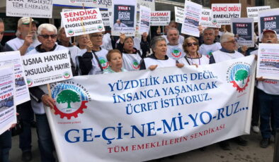 Eskişehir’de emeklilerden SGK önünde açıklama: ‘Sadaka değil, hakkımız olanı istiyoruz’