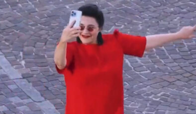 Esra Dermancıoğlu, Türkiye’den ayrılarak Fransa’ya yerleştiğini duyurdu