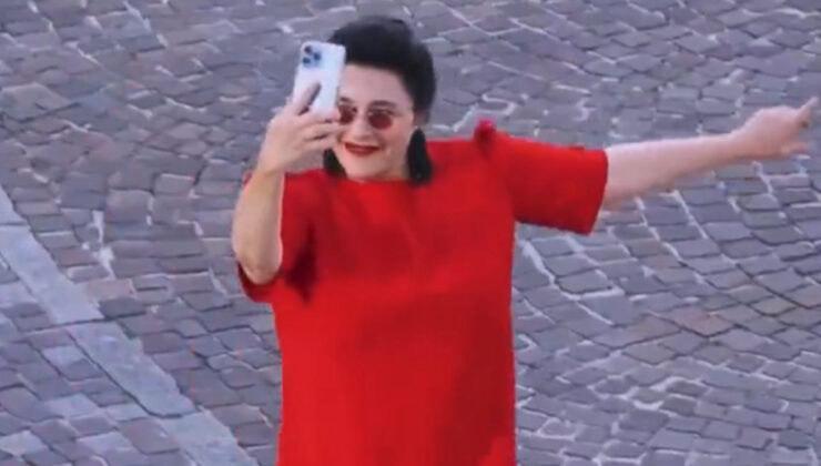 Esra Dermancıoğlu, Türkiye’den ayrılarak Fransa’ya yerleştiğini duyurdu